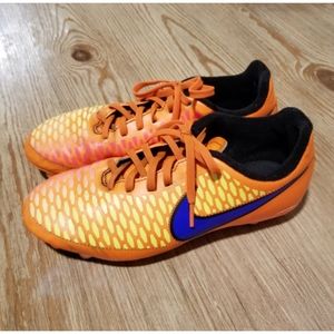 Nike Soccer shoes Youth size 6